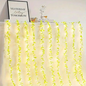 Cortina de Luzes Natalinas com Folhas – Encanto e Magia em Cada Detalhe